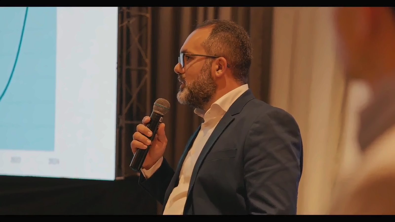 Executivo da IDUS apresentando a estratégia da empresa em evento do setor